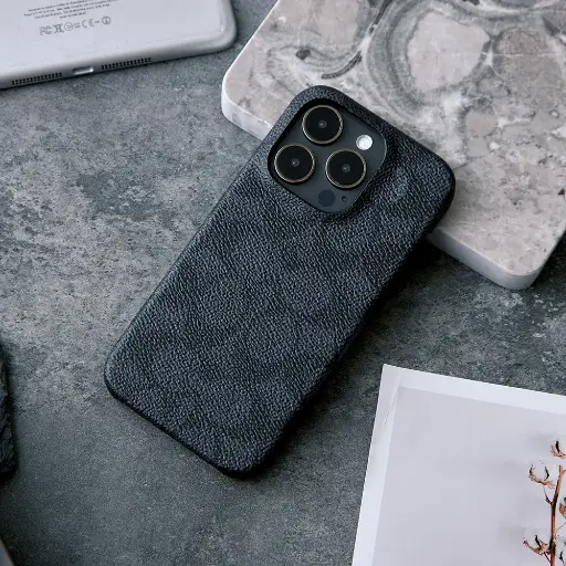 [CH052700] 【COACH】iPhone 15 Pro 精品手機殼-黑色經典大C